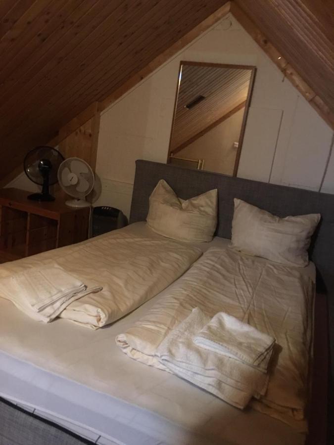 Zimmer im Dachgeschoss Kaiserslautern Exterior foto